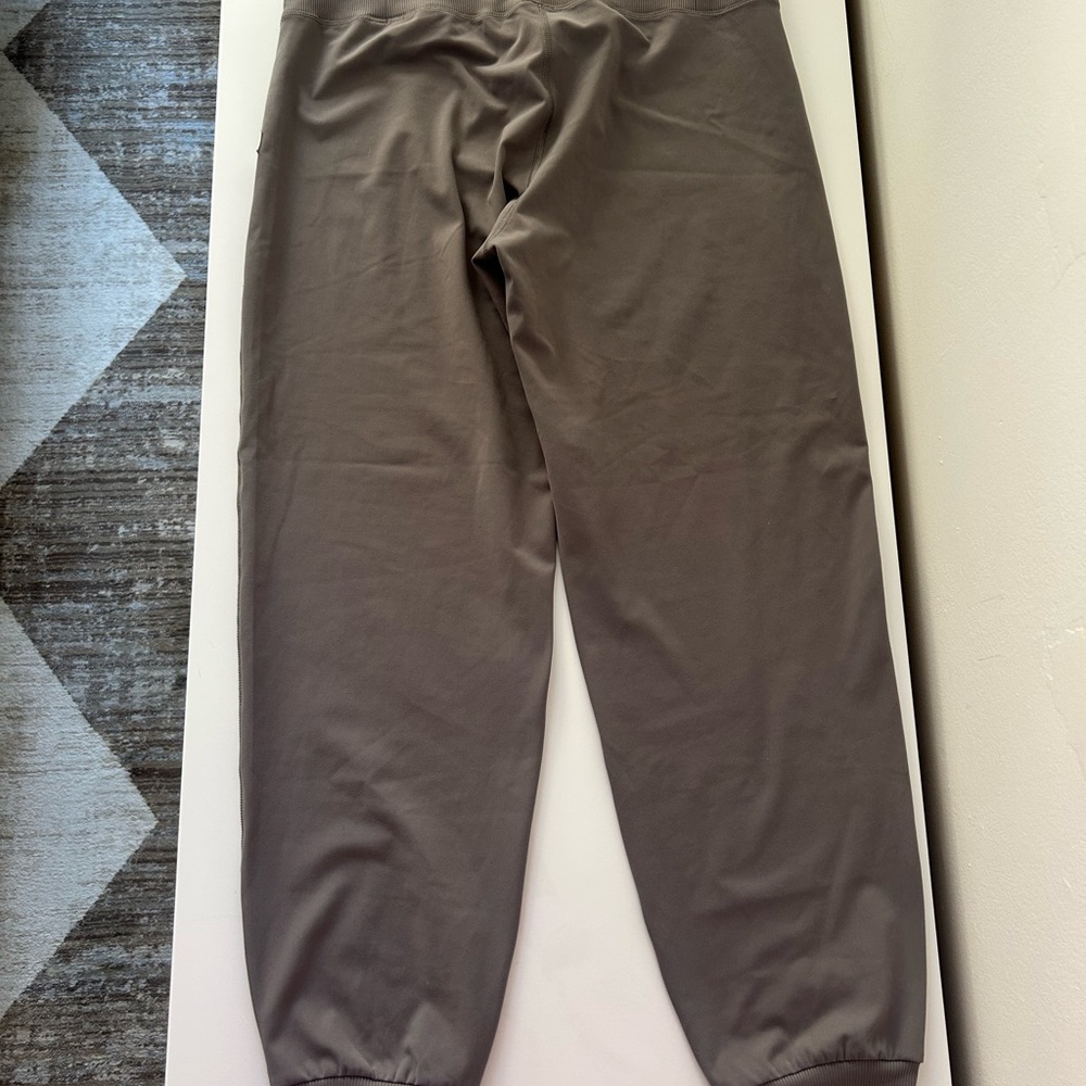 Vuori Gray Performance Jogger - image 4